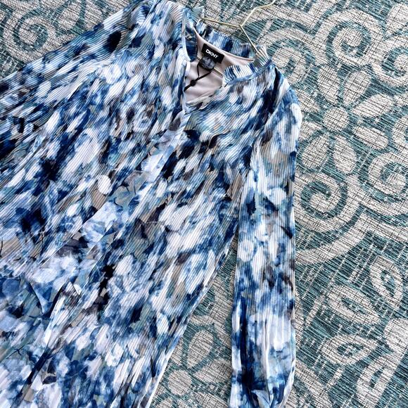 DKNY Blue White Tie Dye Pleated Short Sleeve Shift Dress - Size 10P - Picture 4 of 8